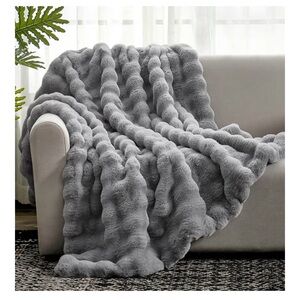 Luxurious Gray Faux Fur Throw Blanket (A83)